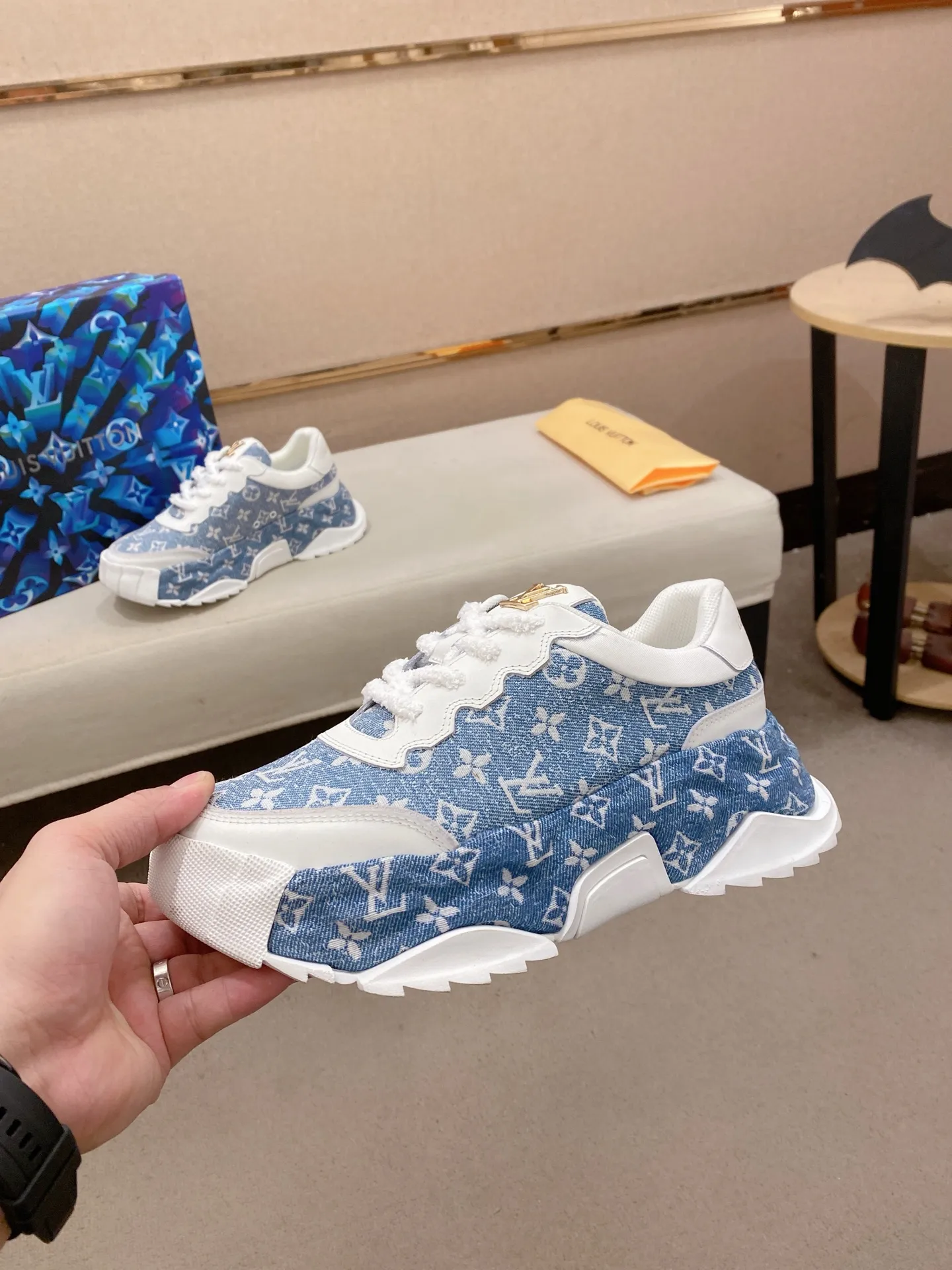 Factory price 600💰 Louis Vuitton (Louis Vuitton/lv) official website 1:1 copy 👊🏻Upper 🇮🇹Imported cowhide🇩🇪Lining imported breathable mesh lining. The original outsole is molded to reflect the identity of every man, and the upper foot is elegant and stable🚶🏻🚶🏻The high-end custom counter original replica📯The shoe last remains unchanged regardless of wind and rain, and can withstand the verification of time🔍️,🔵 Size: 39-45. Can be customized 38-46 non-refundable and non-exchangeable!